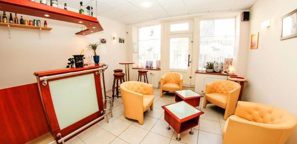 Hotel Du Cheval Blanc Saint-Pol-de-Léon المظهر الخارجي الصورة